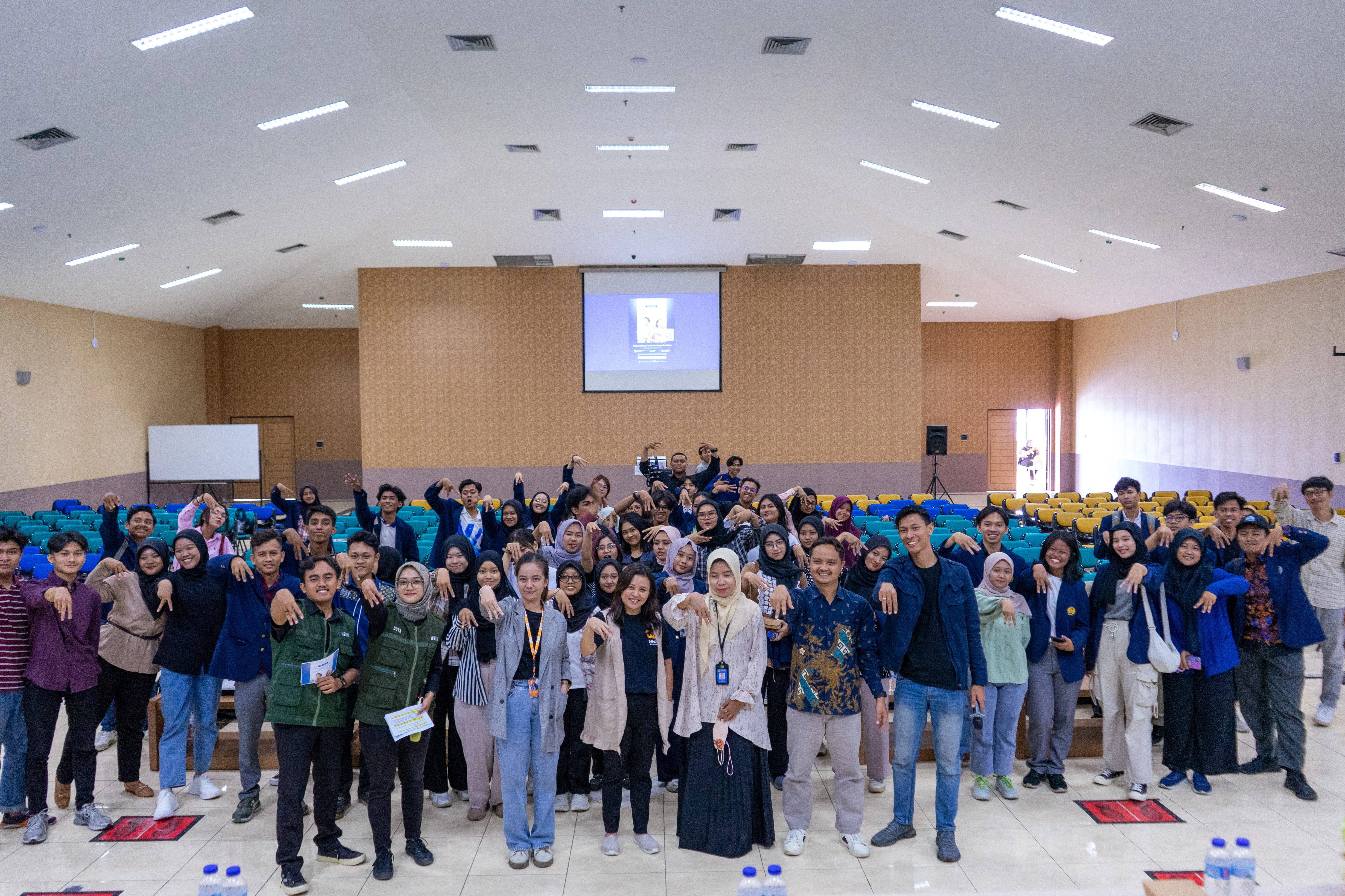 gelar-seminar-di-unesa-maxy-academy-percik-minat-mahasiswa-dalam-dunia-bisnis