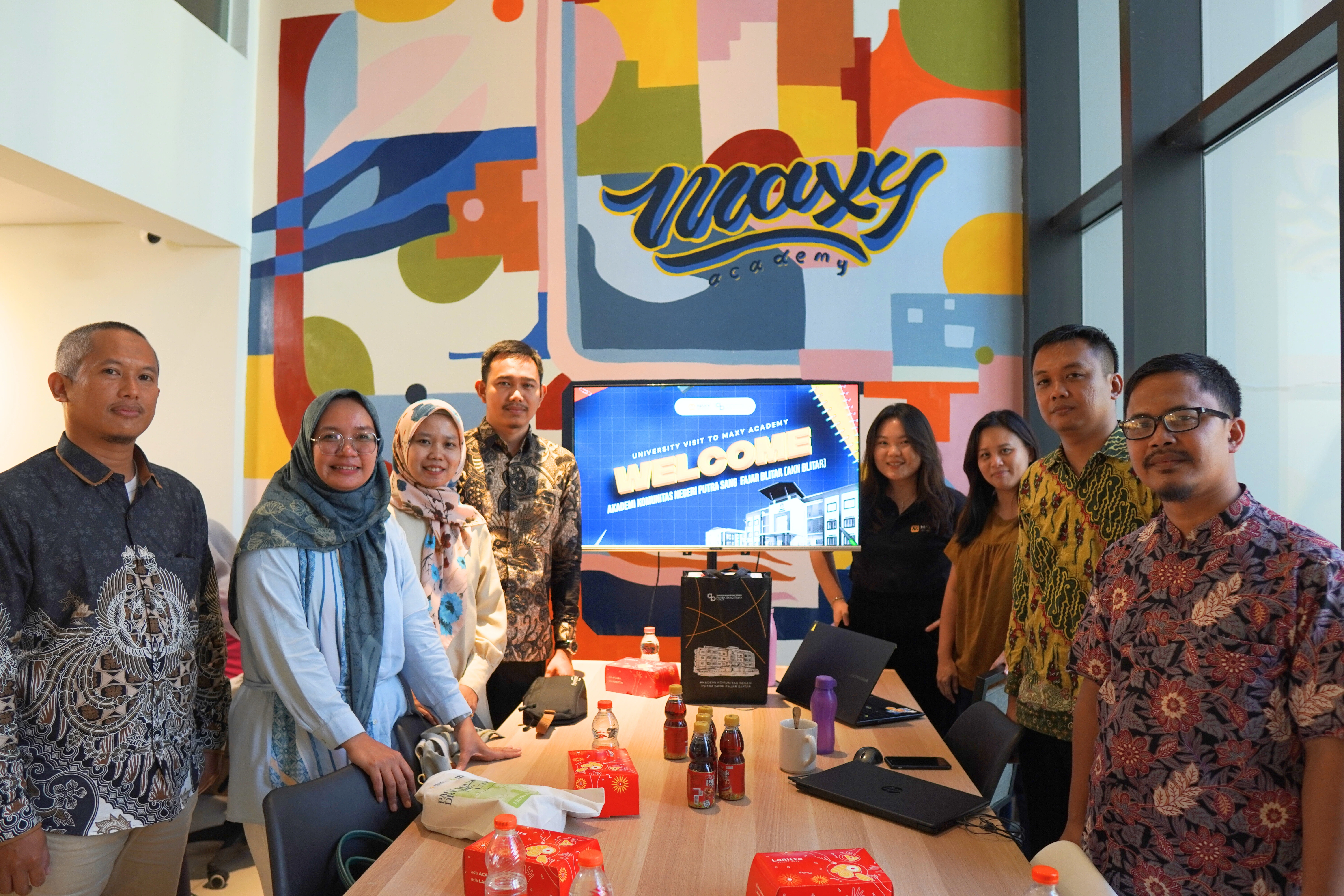 perwakilan-akn-blitar-ke-kantor-maxy-academy-surabaya-membangun-kerja-sama-untuk-masa-depan-pendidikan